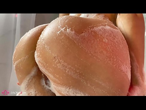 ❤️ Zeshkania masturbon pidhin me vibrator deri në orgazmë intensive në dush Kurrëza në sq.gayasianporn.ru ❤