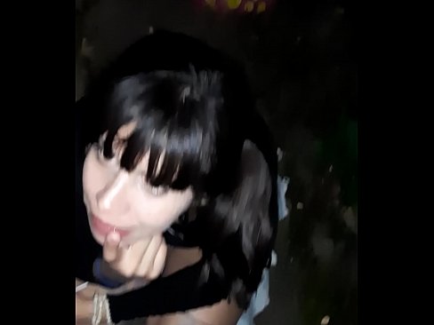 ❤️ Në rrugë penisi i fryrë në këmbim të karamele Kurrëza në sq.gayasianporn.ru ❤